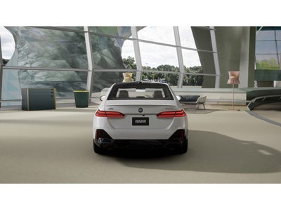 2027 BMW 550e Base