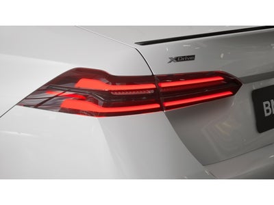 2027 BMW 550e Base
