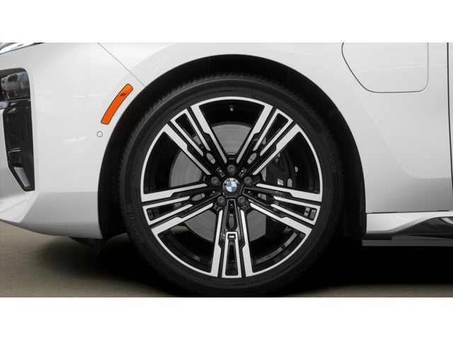 2026 BMW 750e xDrive Base