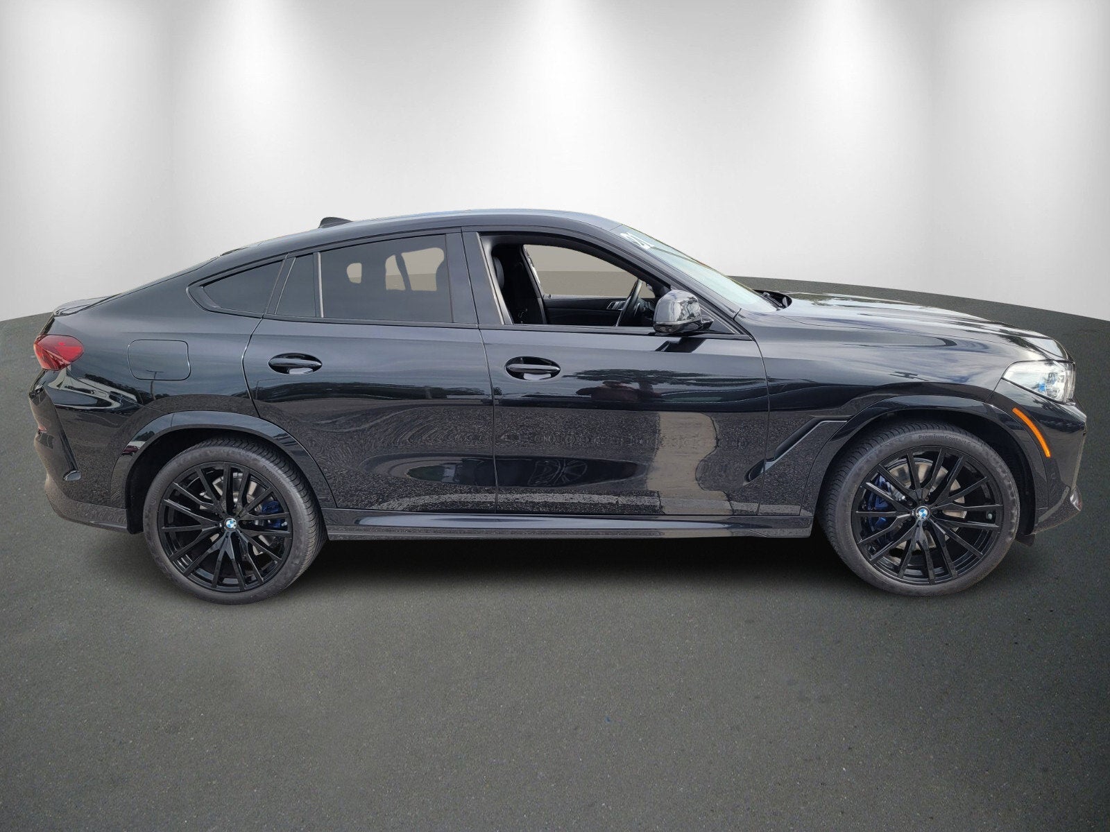2021 BMW X6 M50i