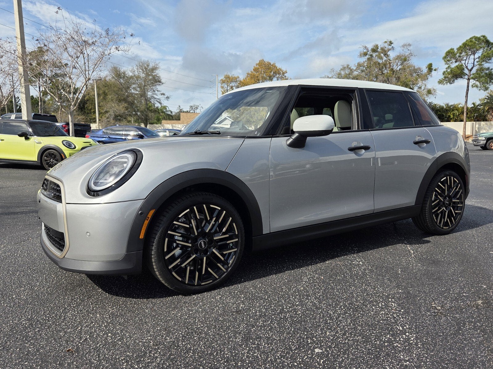 2026 MINI 4 DOOR SIGNATURE PLUS