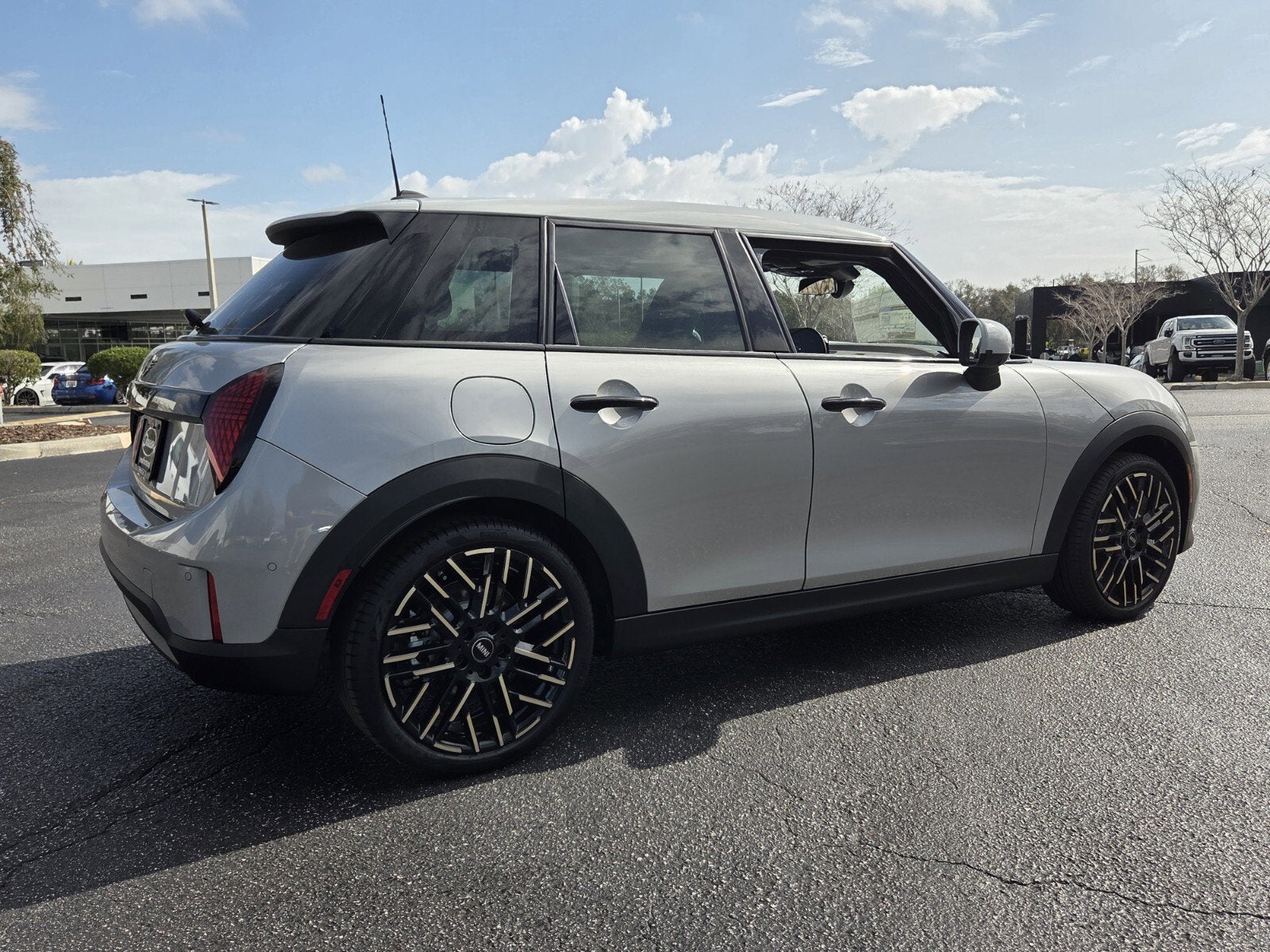 2026 MINI 4 DOOR SIGNATURE PLUS