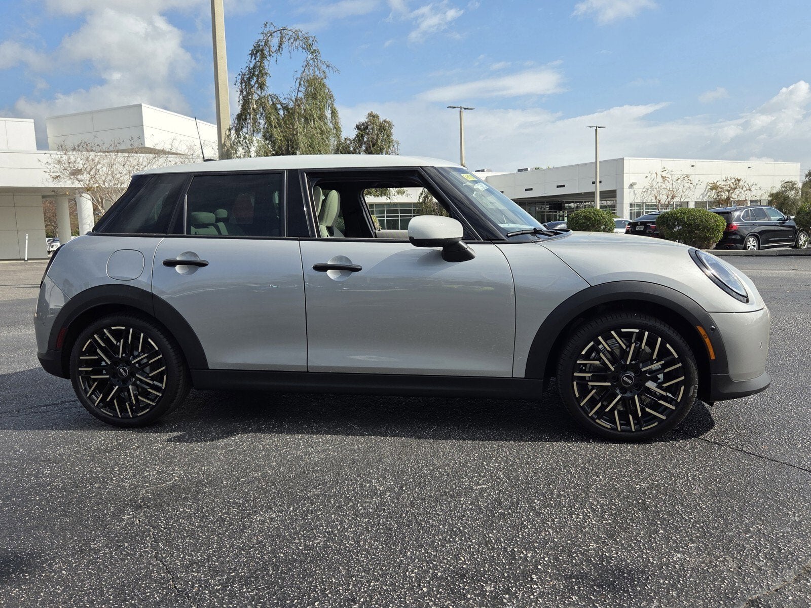 2026 MINI 4 DOOR SIGNATURE PLUS