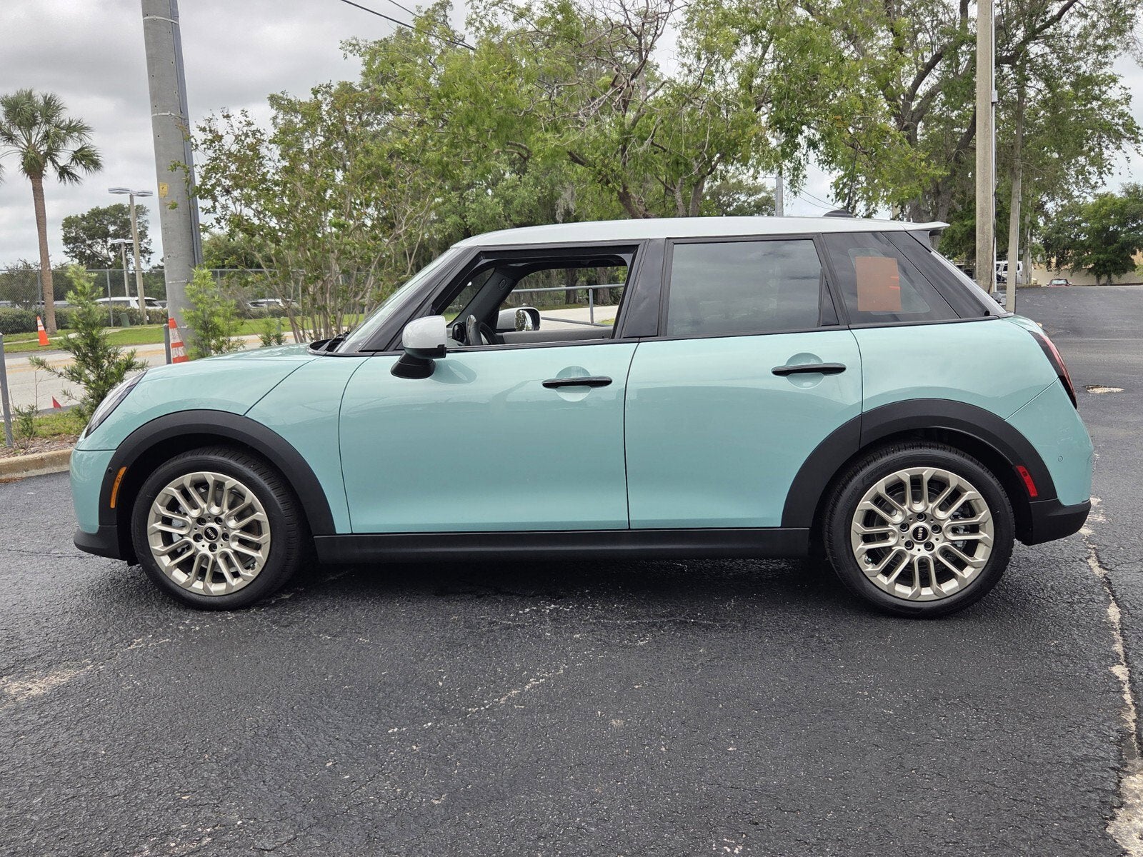 2026 MINI 4 DOOR SIGNATURE PLUS