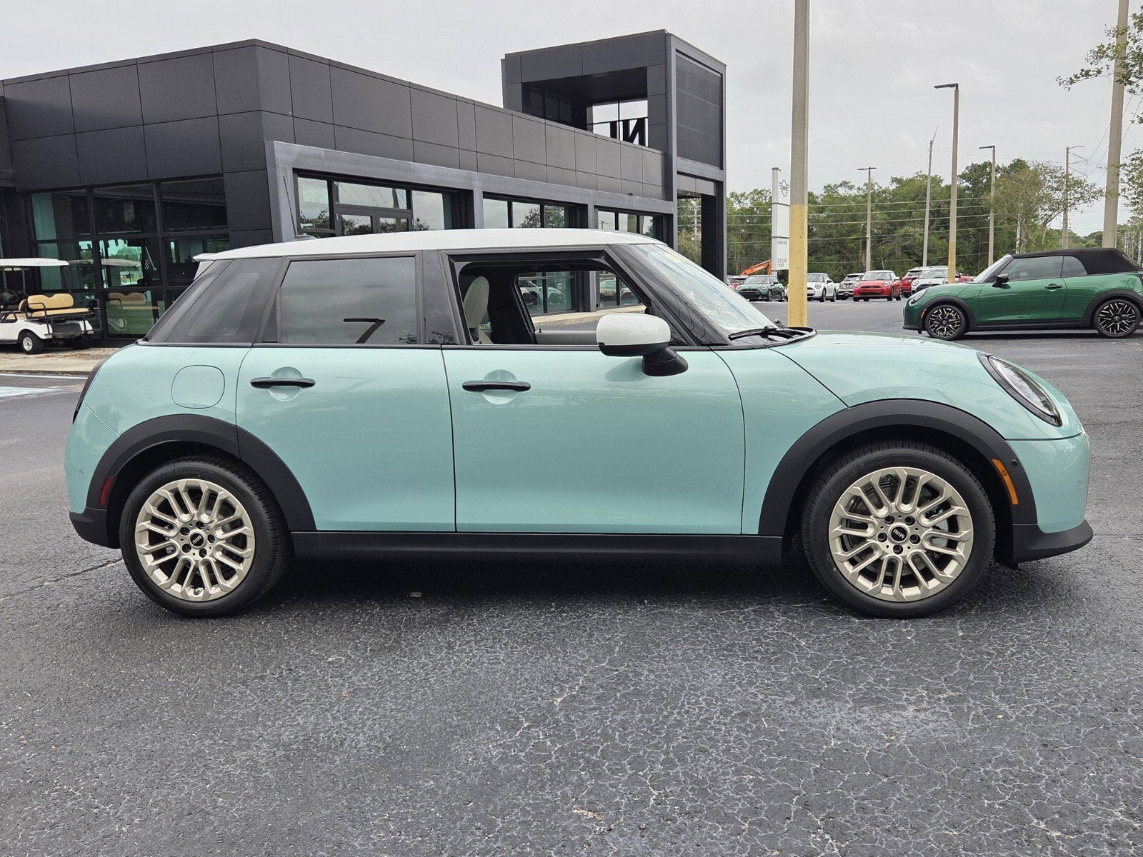2026 MINI 4 DOOR SIGNATURE PLUS