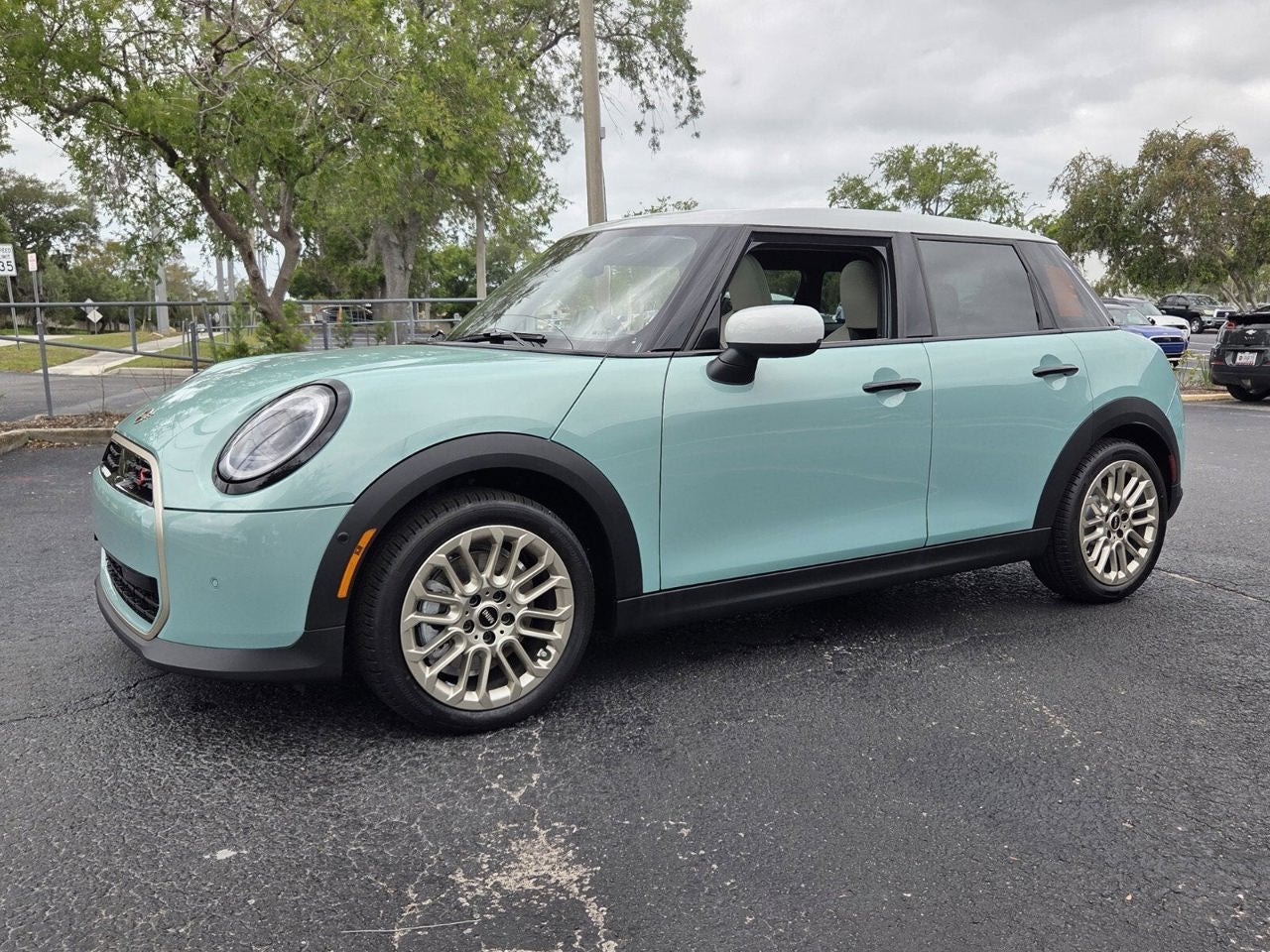 2026 MINI 4 DOOR SIGNATURE PLUS