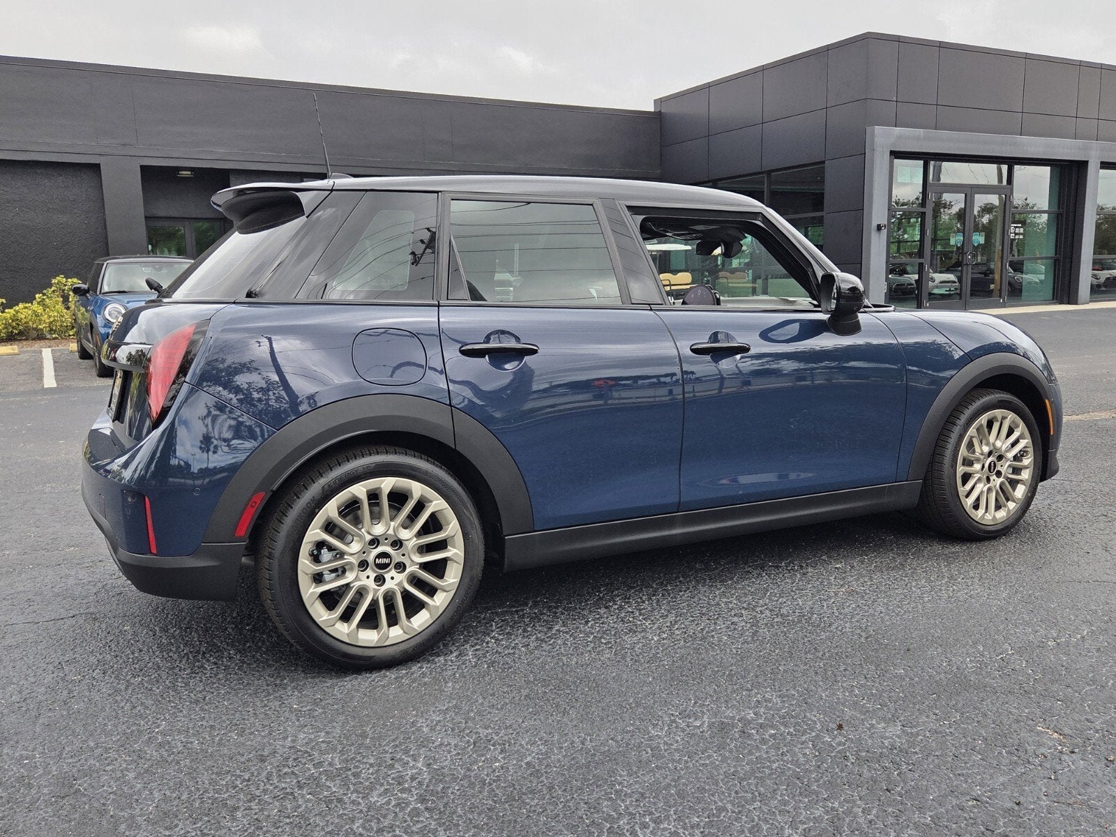 2026 MINI 4 DOOR ICONIC