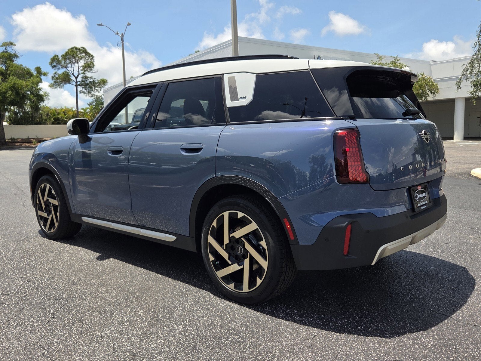 2027 MINI COUNTRYMAN ICONIC