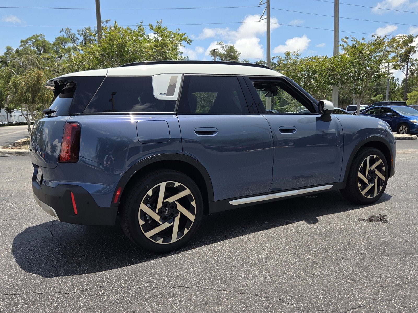 2027 MINI COUNTRYMAN ICONIC