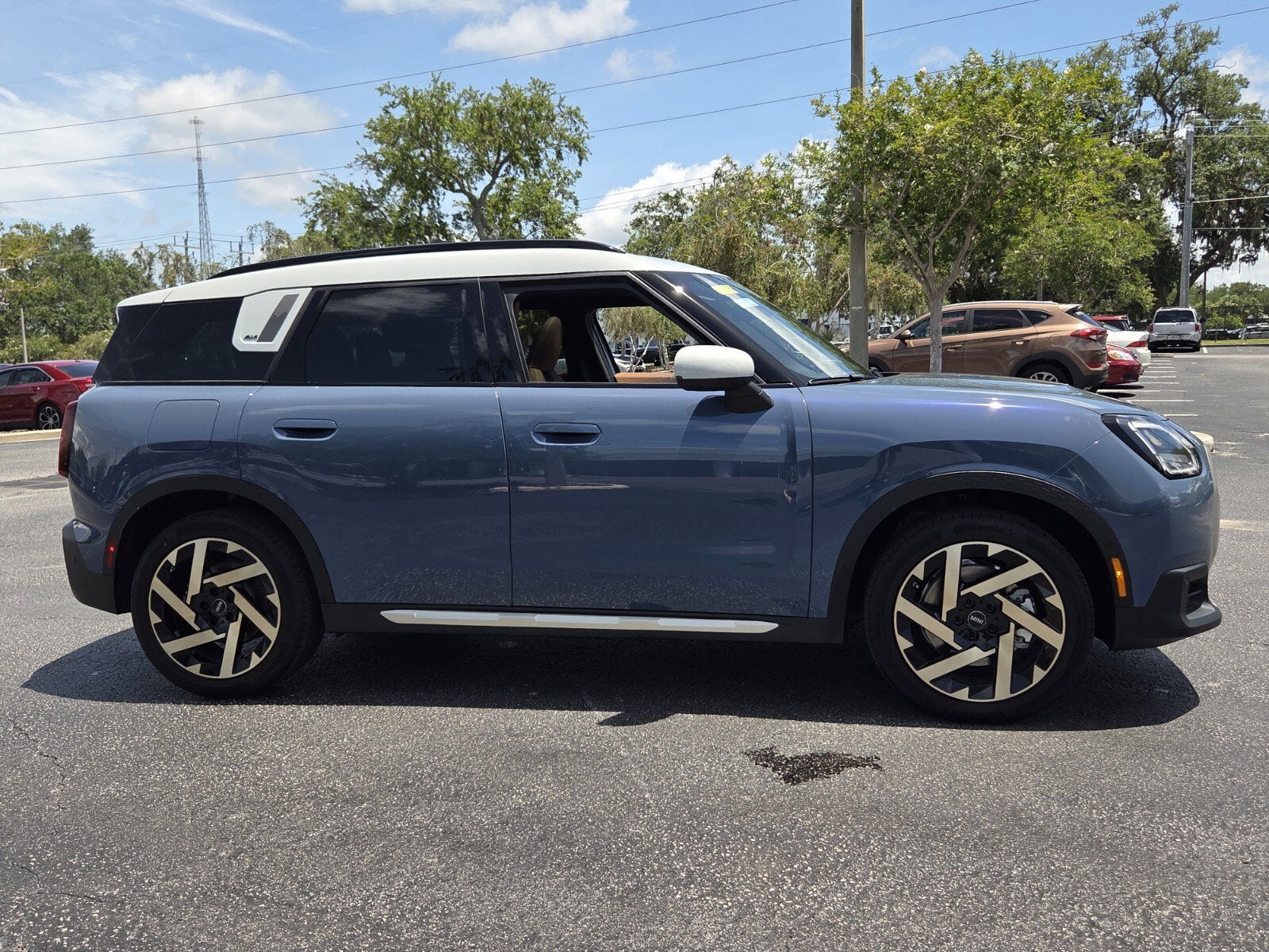 2027 MINI COUNTRYMAN ICONIC