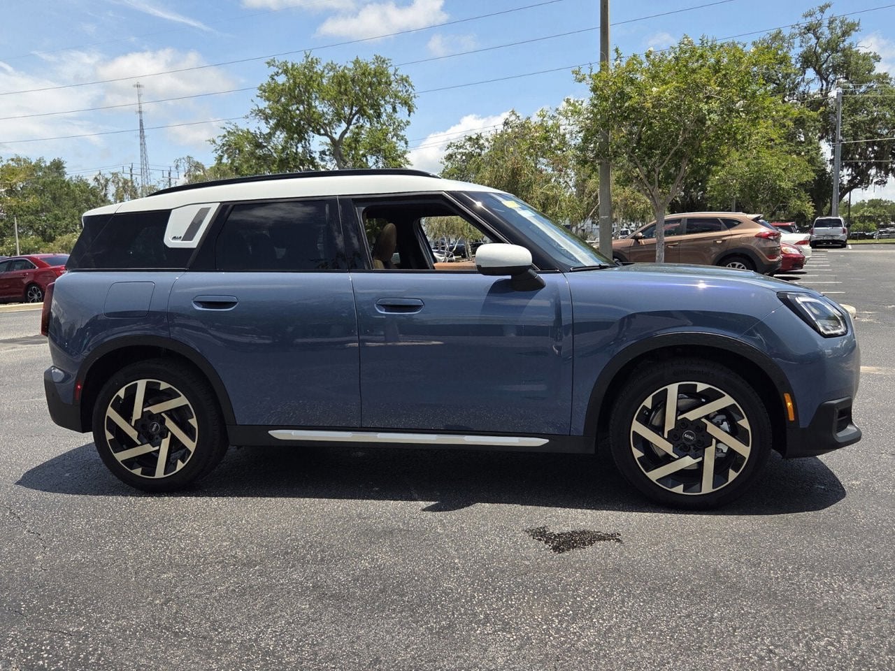 2027 MINI COUNTRYMAN ICONIC