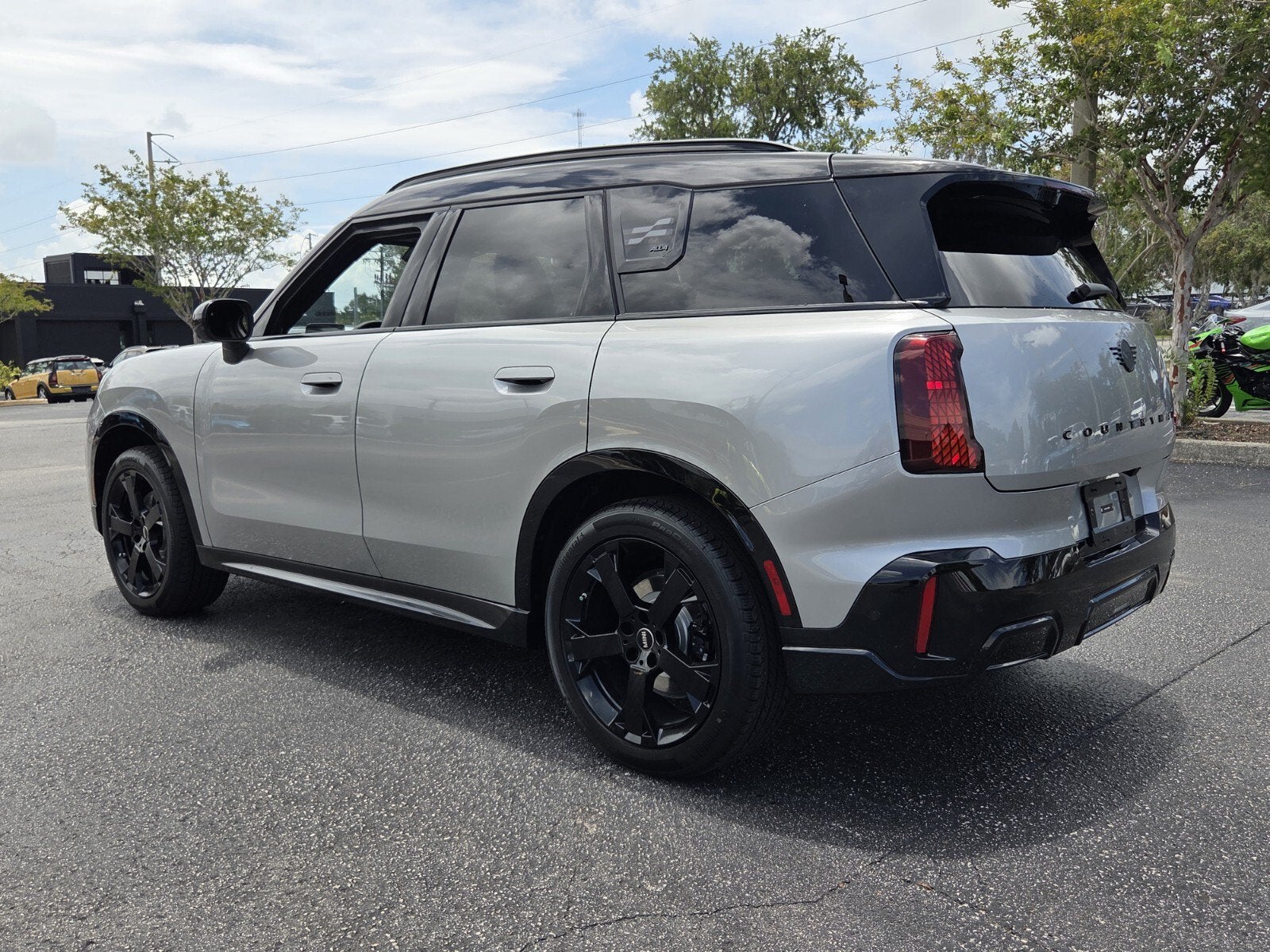 2027 MINI COUNTRYMAN ICONIC