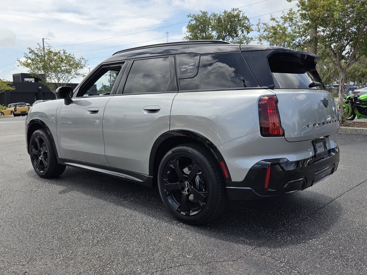 2027 MINI COUNTRYMAN ICONIC