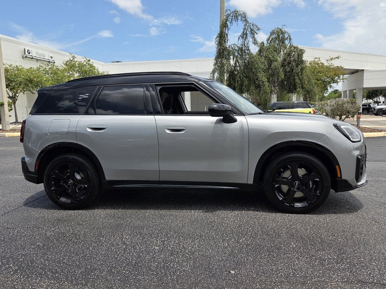 2027 MINI COUNTRYMAN ICONIC