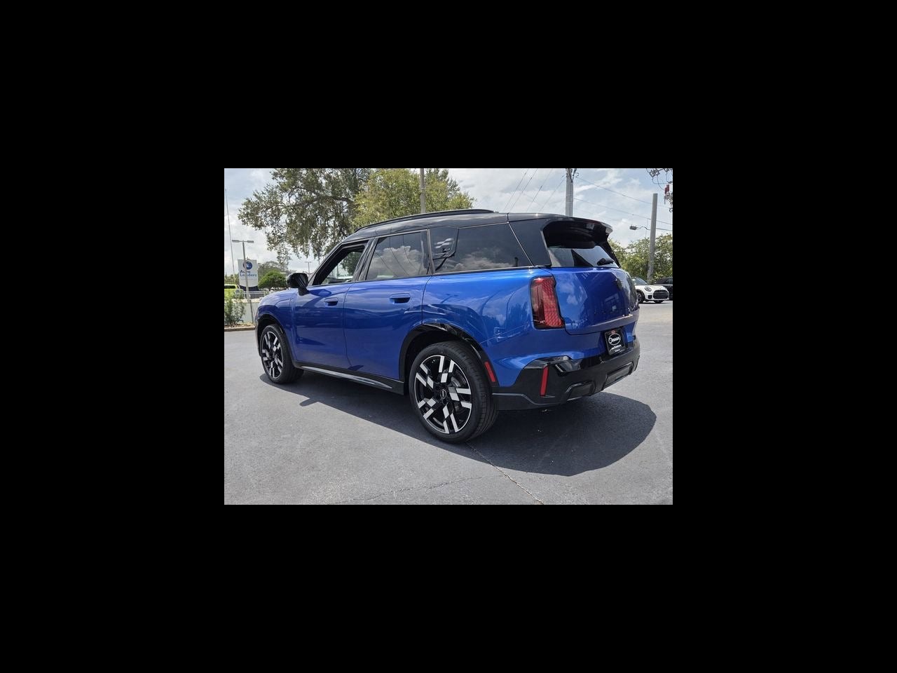 2027 MINI COUNTRYMAN ICONIC