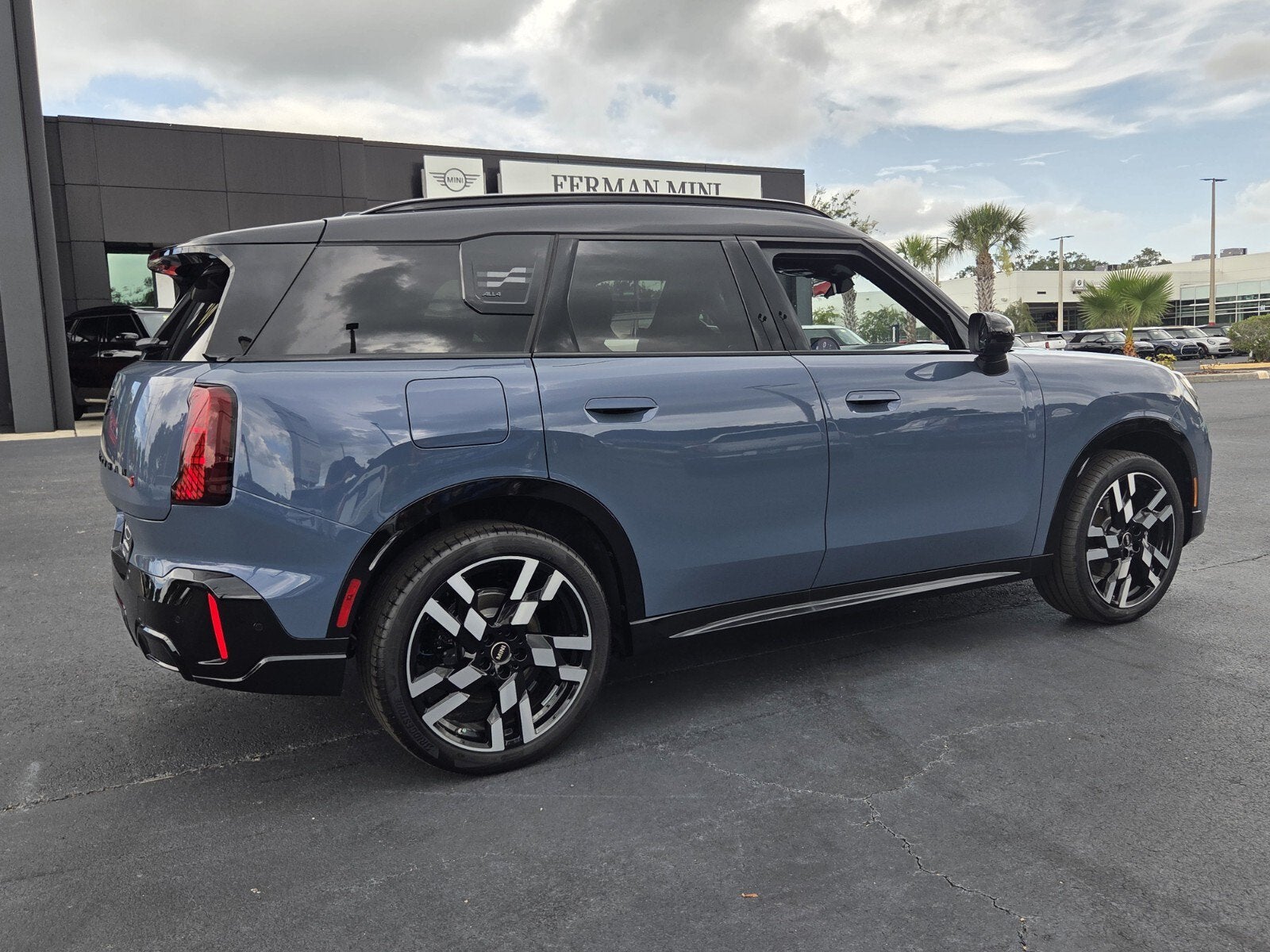 2027 MINI COUNTRYMAN ICONIC
