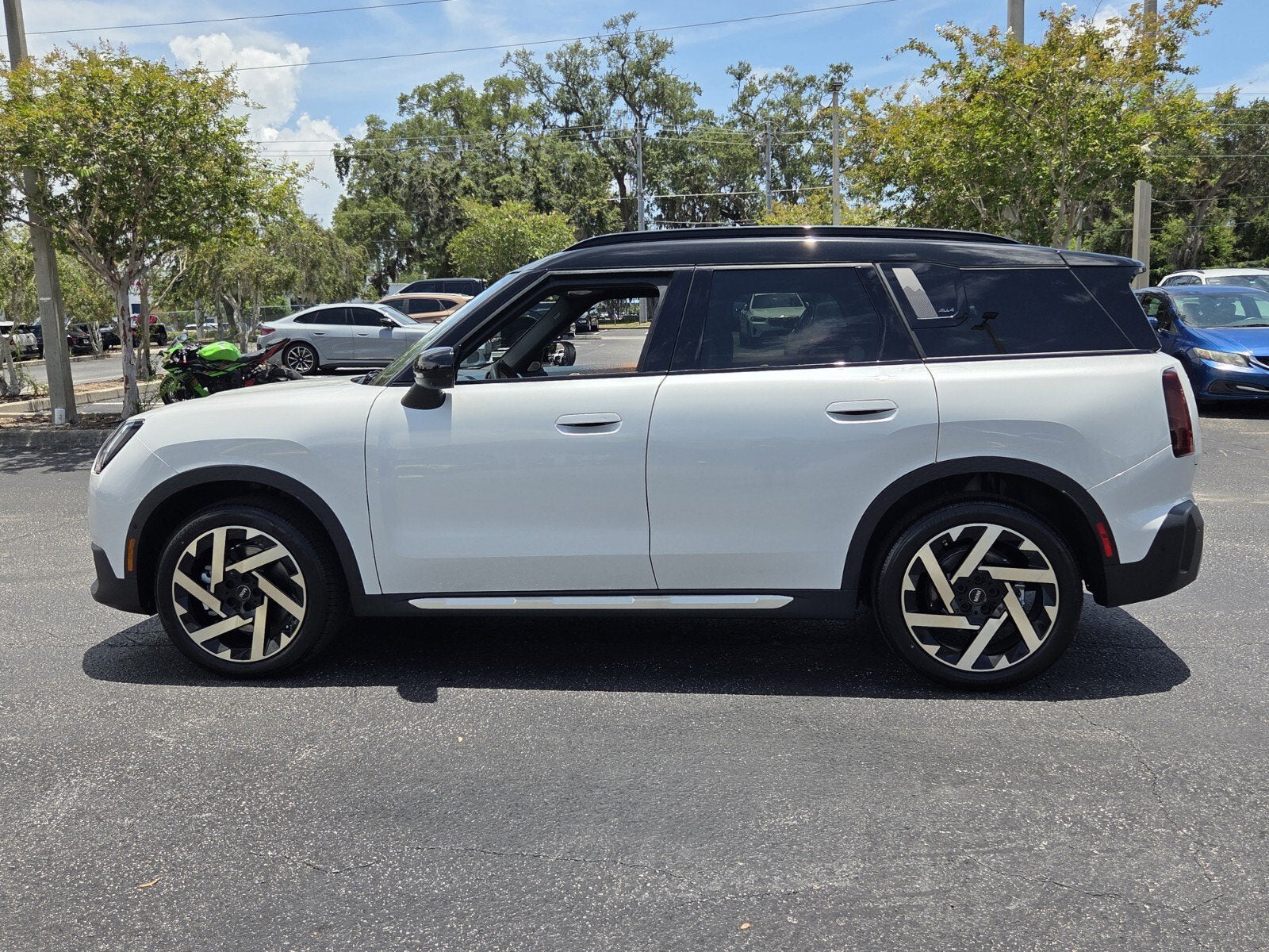 2027 MINI COUNTRYMAN ICONIC