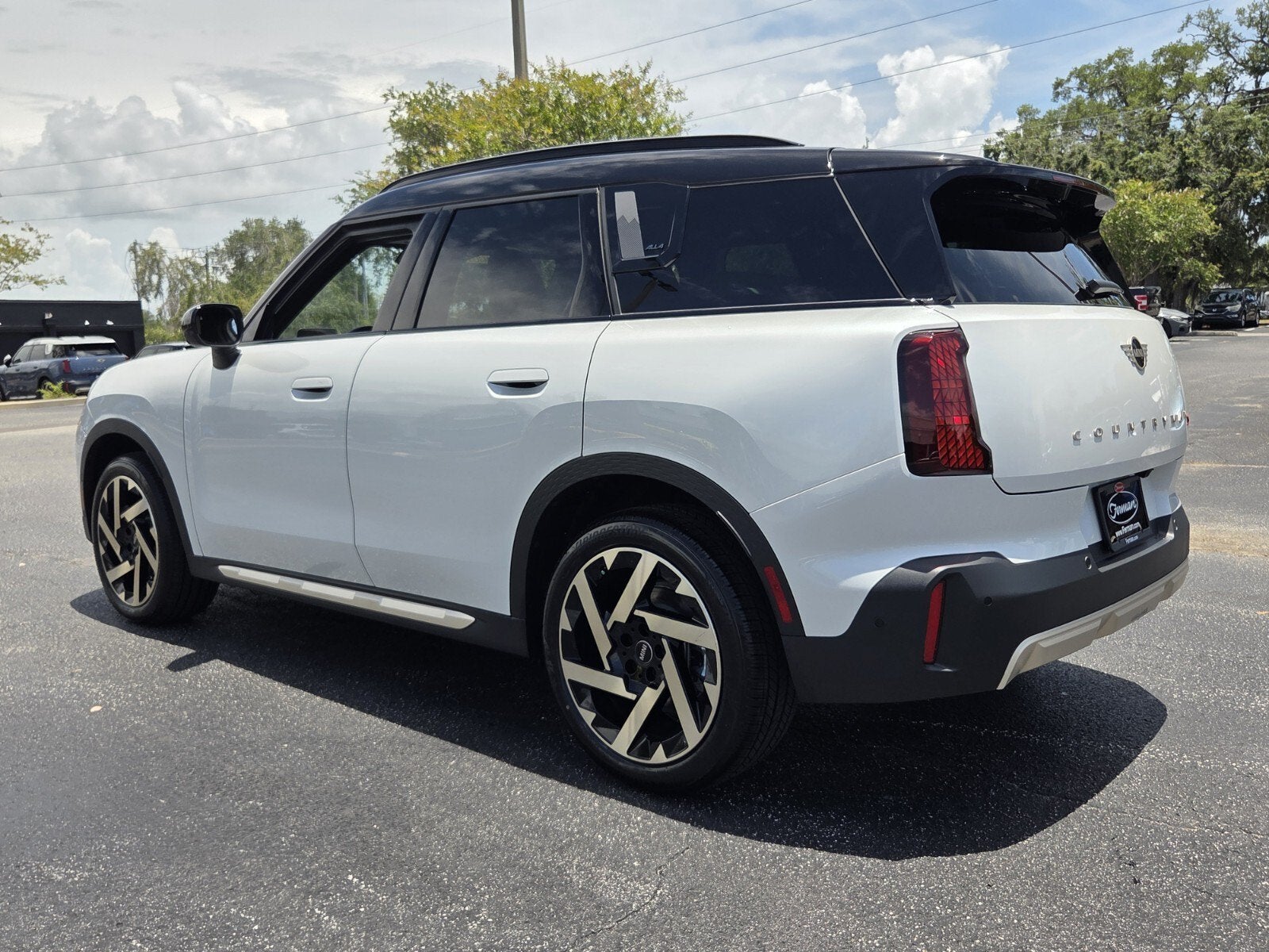 2027 MINI COUNTRYMAN ICONIC