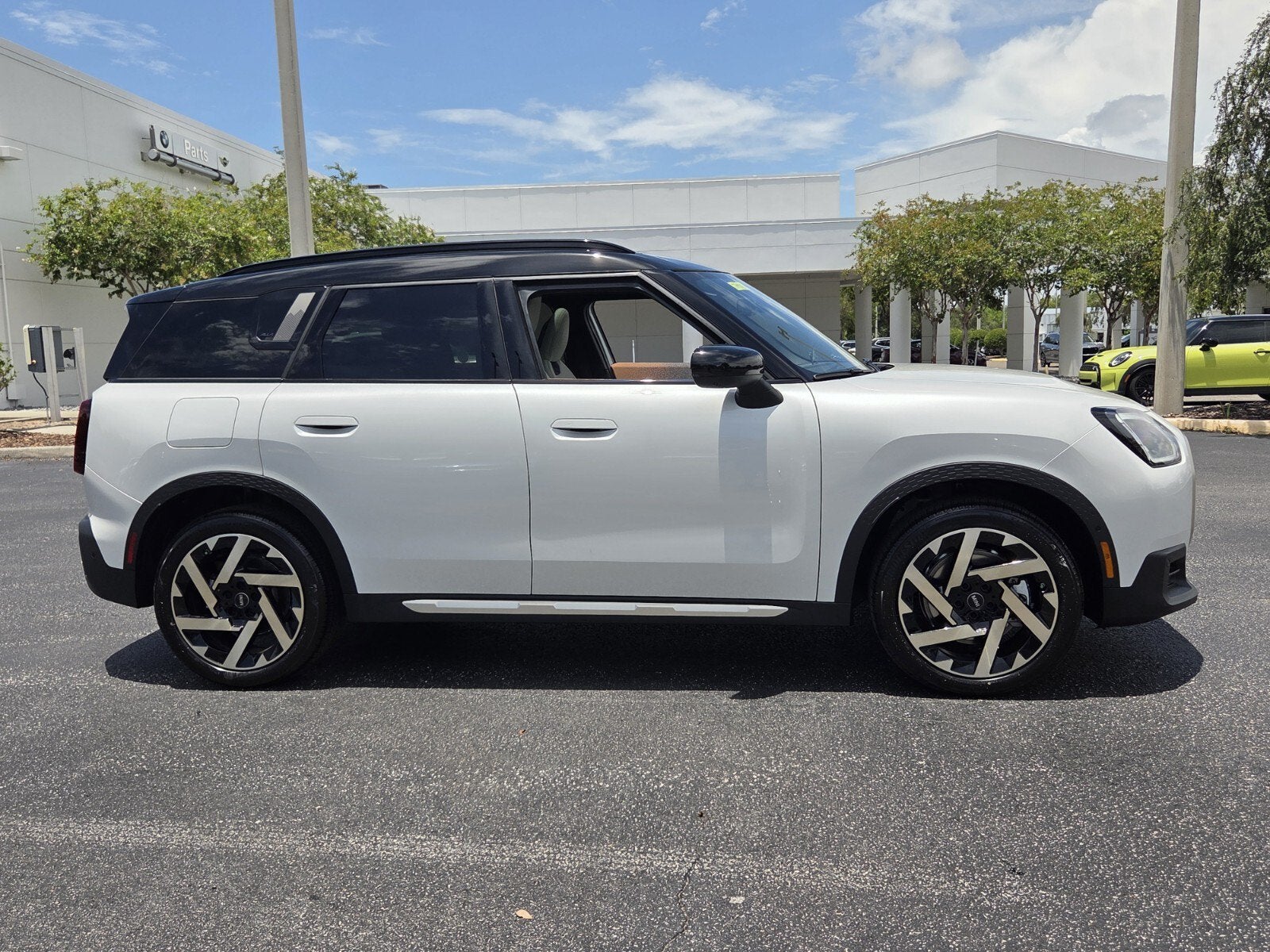 2027 MINI COUNTRYMAN ICONIC