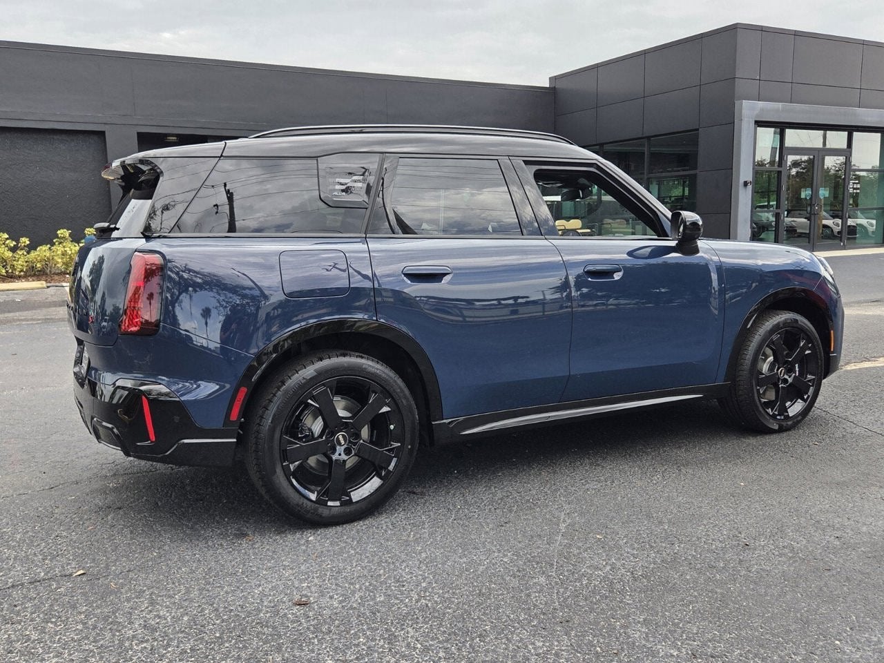 2027 MINI COUNTRYMAN ICONIC