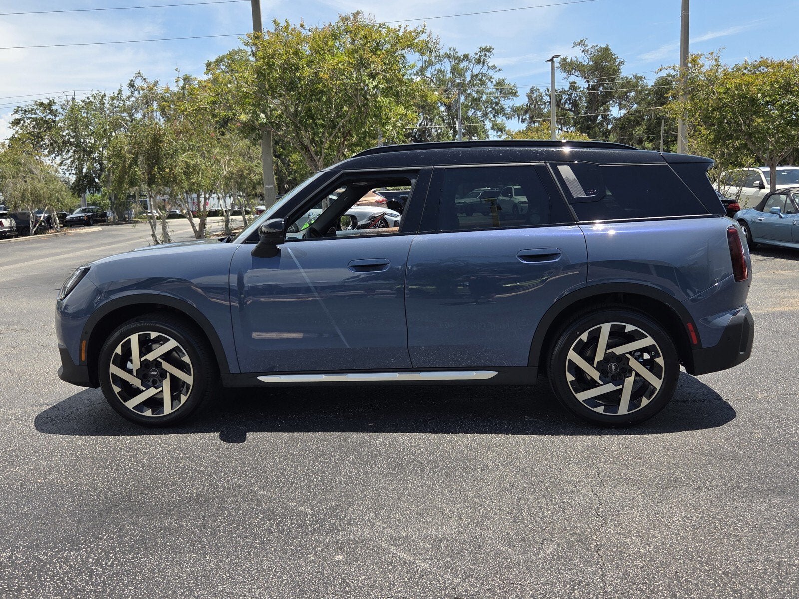 2027 MINI COUNTRYMAN ICONIC