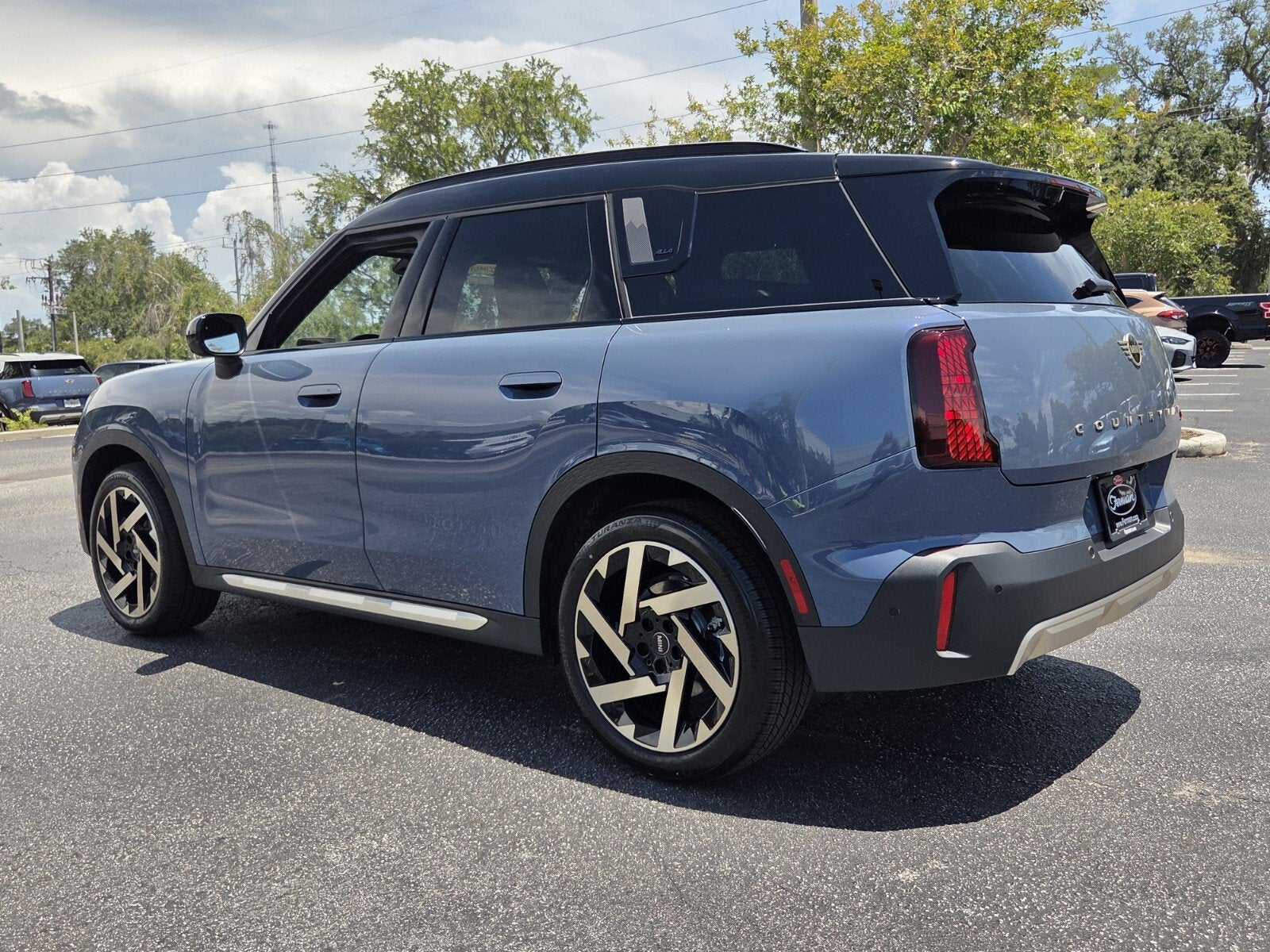2027 MINI COUNTRYMAN ICONIC