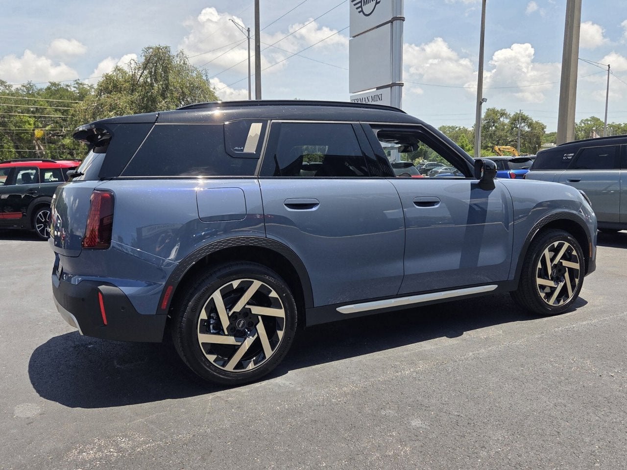 2027 MINI COUNTRYMAN ICONIC