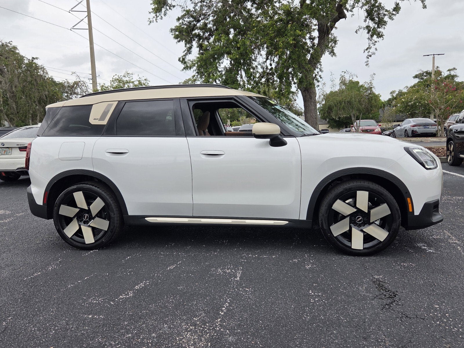 2027 MINI COUNTRYMAN ICONIC