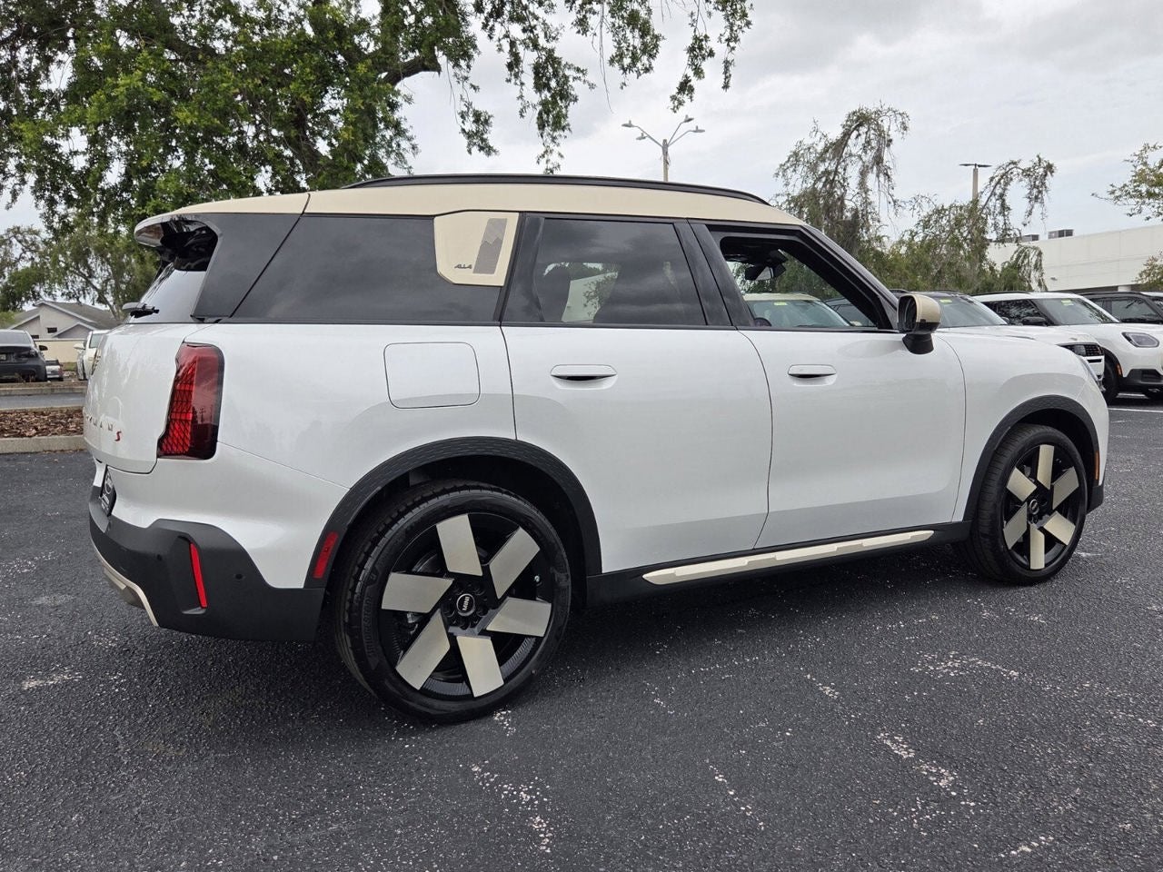 2027 MINI COUNTRYMAN ICONIC