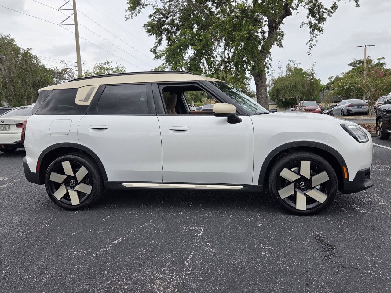 2027 MINI COUNTRYMAN ICONIC