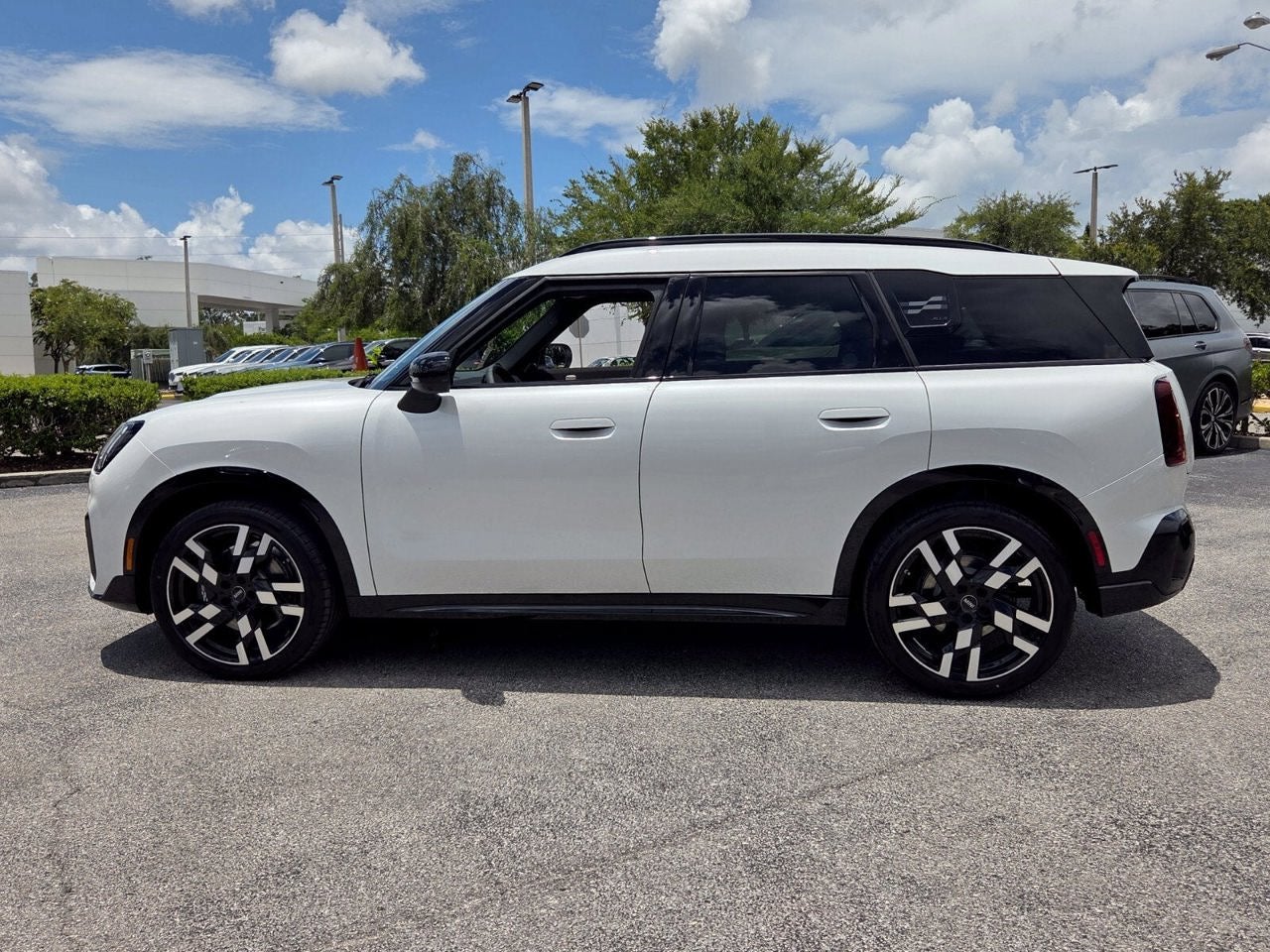 2027 MINI COUNTRYMAN ICONIC