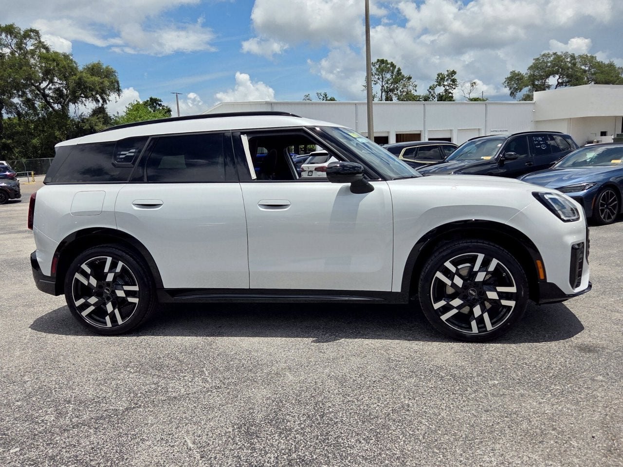 2027 MINI COUNTRYMAN ICONIC