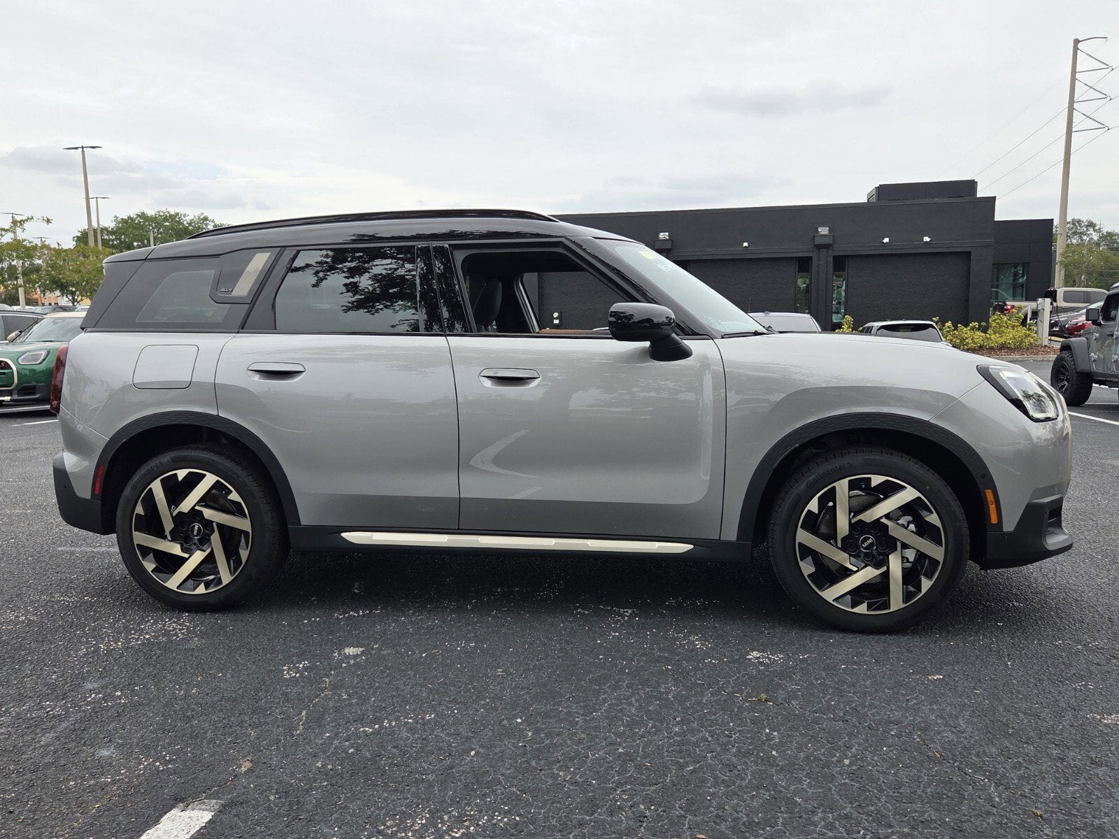 2027 MINI COUNTRYMAN SIGNATURE PLUS