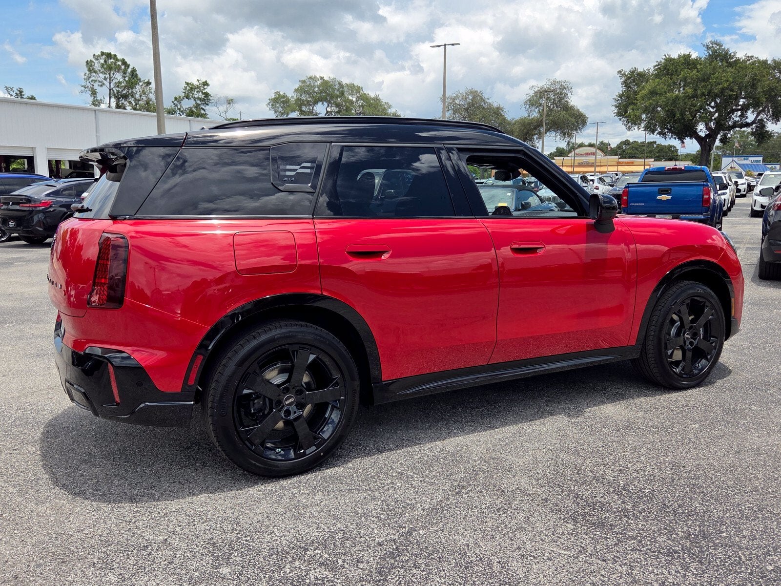 2027 MINI COUNTRYMAN ICONIC