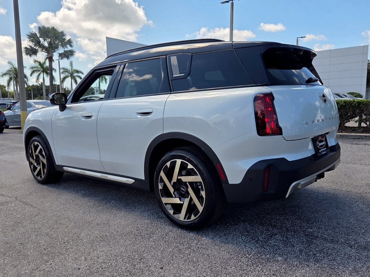 2027 MINI COUNTRYMAN ICONIC