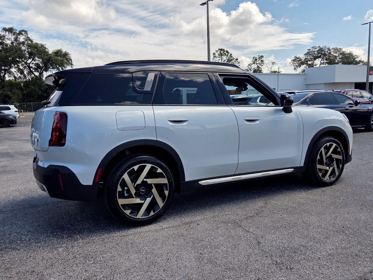 2027 MINI COUNTRYMAN ICONIC
