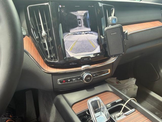 2025 Volvo XC60 B5 Ultra