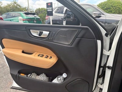 2025 Volvo XC60 B5 Ultra