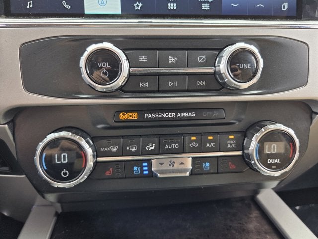 2022 Ford Super Duty F-450 DRW LARIAT