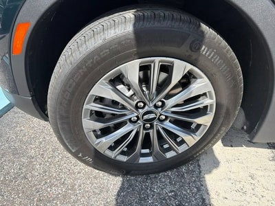 2025 Cadillac XT4 FWD Premium Luxury