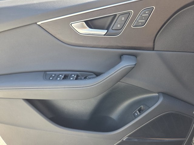 2023 Audi Q8 Premium Plus