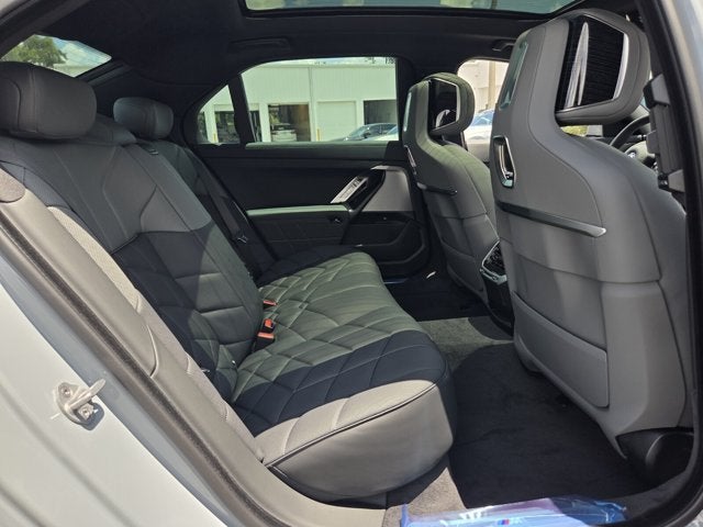 2026 BMW 740i 740i