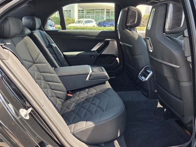 2025 BMW 7 Series 740i xDrive