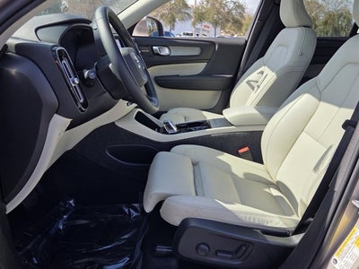 2024 Volvo XC40 Ultimate Bright Theme