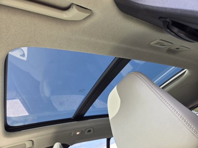 2024 Volvo XC40 Ultimate Bright Theme