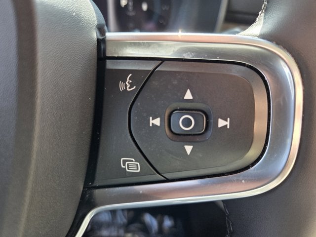 2024 Volvo XC40 Ultimate Bright Theme