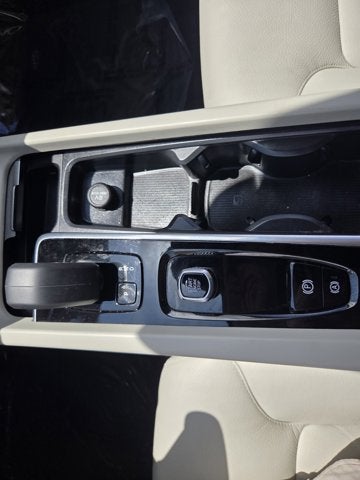 2025 Volvo XC60 Plus